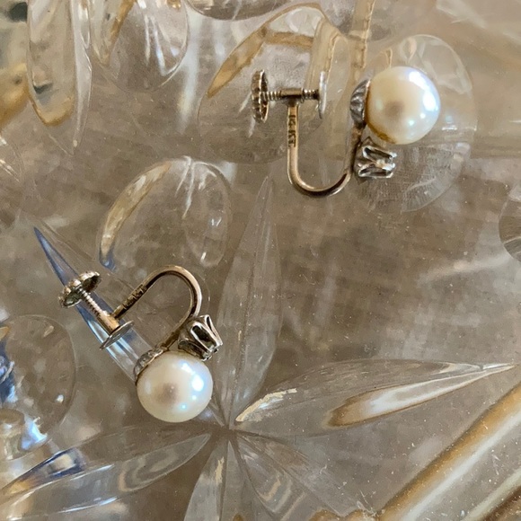 14kt white gold earrings